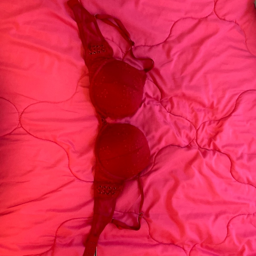Red lacy push up bra